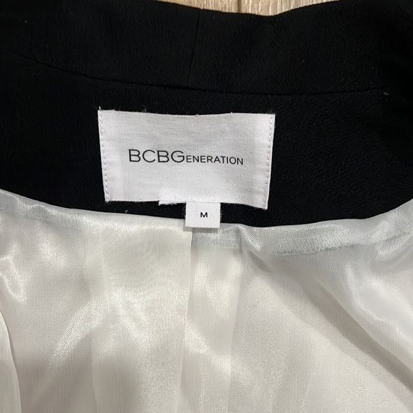 BCBG generation off white and black blazer. Size M. - Picture 3 of 4